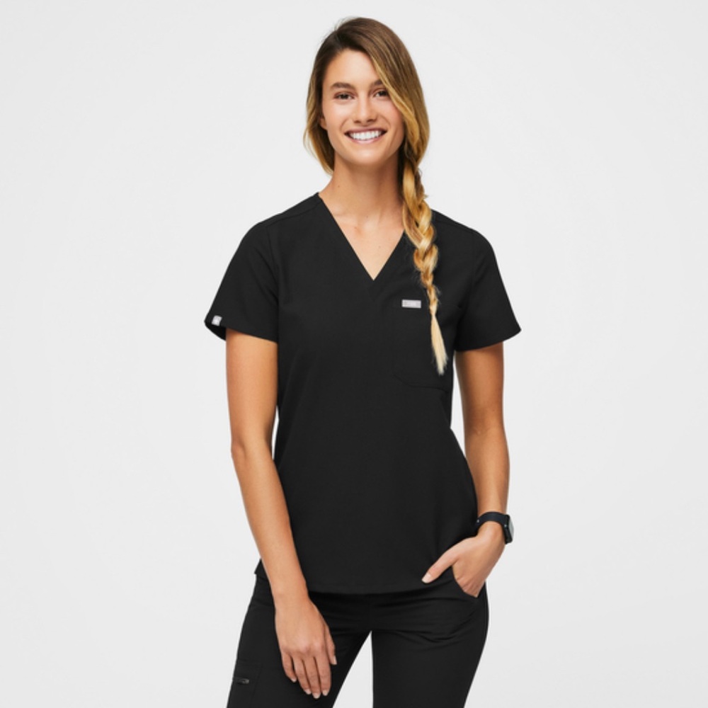 +Figs Catarina Scrub top in black